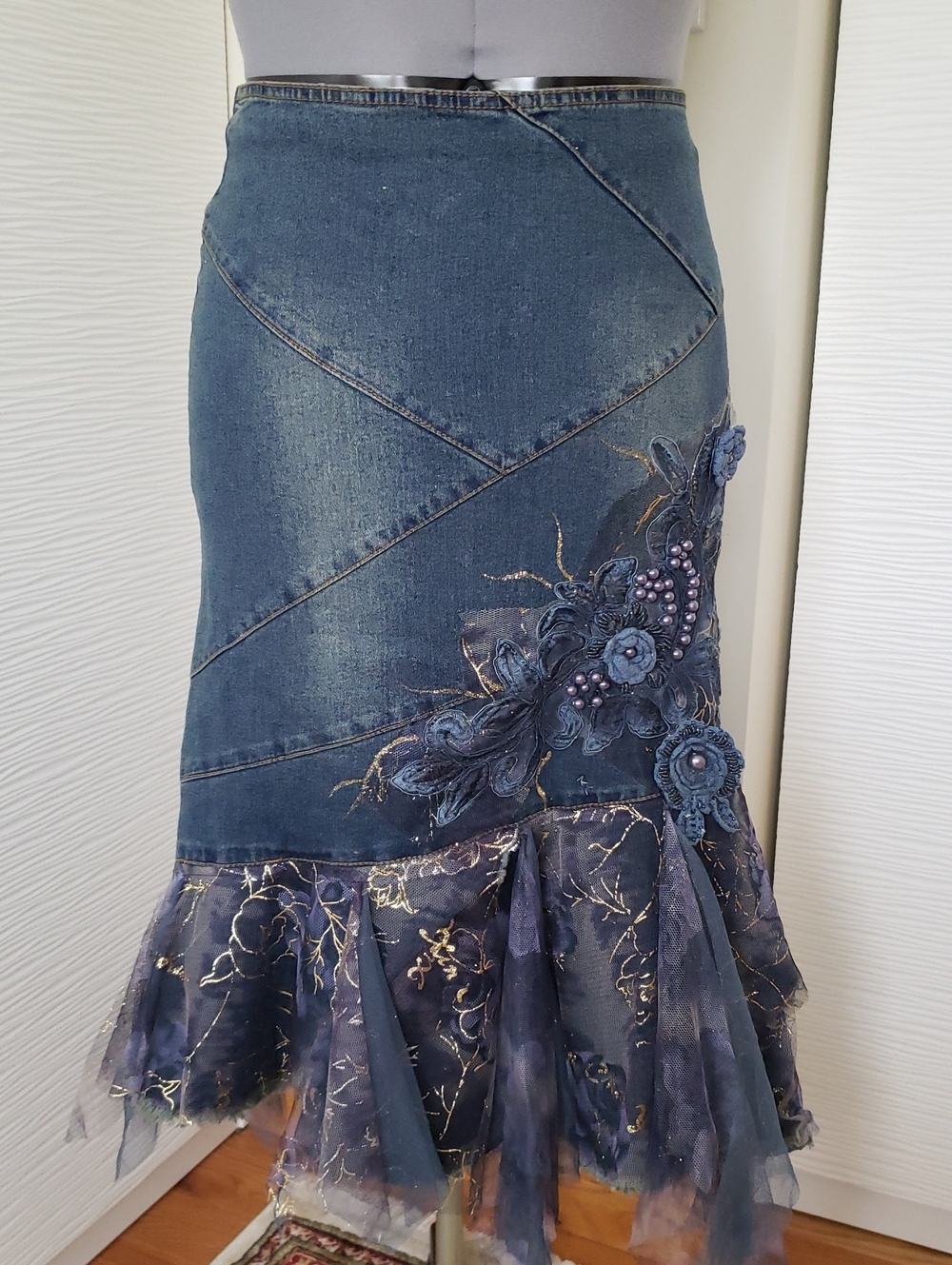 West 36th Blue Denim Floral Embroidered Mermaid Skirt Sz.L NWT - Picture 2 of 7
